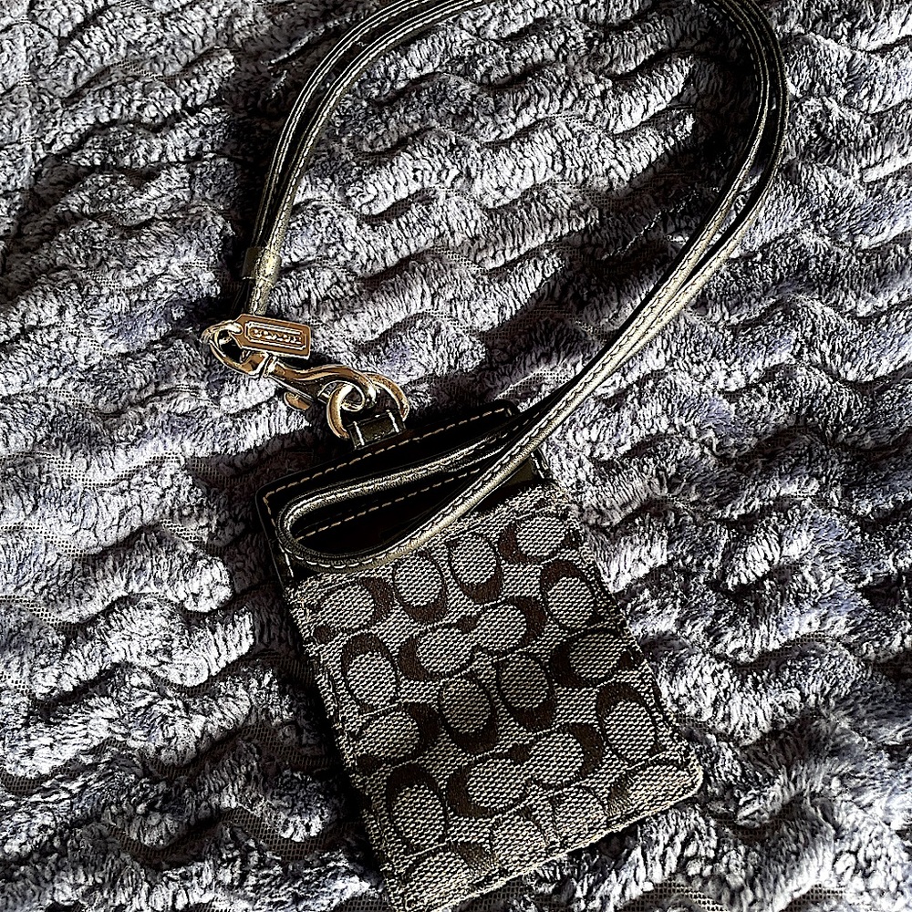 Coach Patent Leather Lanyard……  Don’t pass this up!!!! Come on take a look.